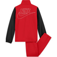 Treniņtērps zēniem Nike Swoosh Poly Tracksuit U - university red/black/white Treniņtērps zēniem Nike Swoosh Poly Tracksuit U - university red/black/white