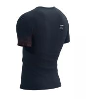 T-krekls vīriešiem Compressport Performance SS Tshirt - salute/high risk red T-krekls vīriešiem Compressport Performance SS Tshirt - salute/high risk red