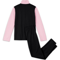 Trening tineret Nike U Swoosh Futura Poly Cuff TS - black/pink foam/white/white Trening tineret Nike U Swoosh Futura Poly Cuff TS - black/pink foam/white/white