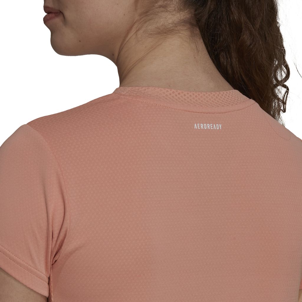 GT7884_APP_on-model_detail-2_white