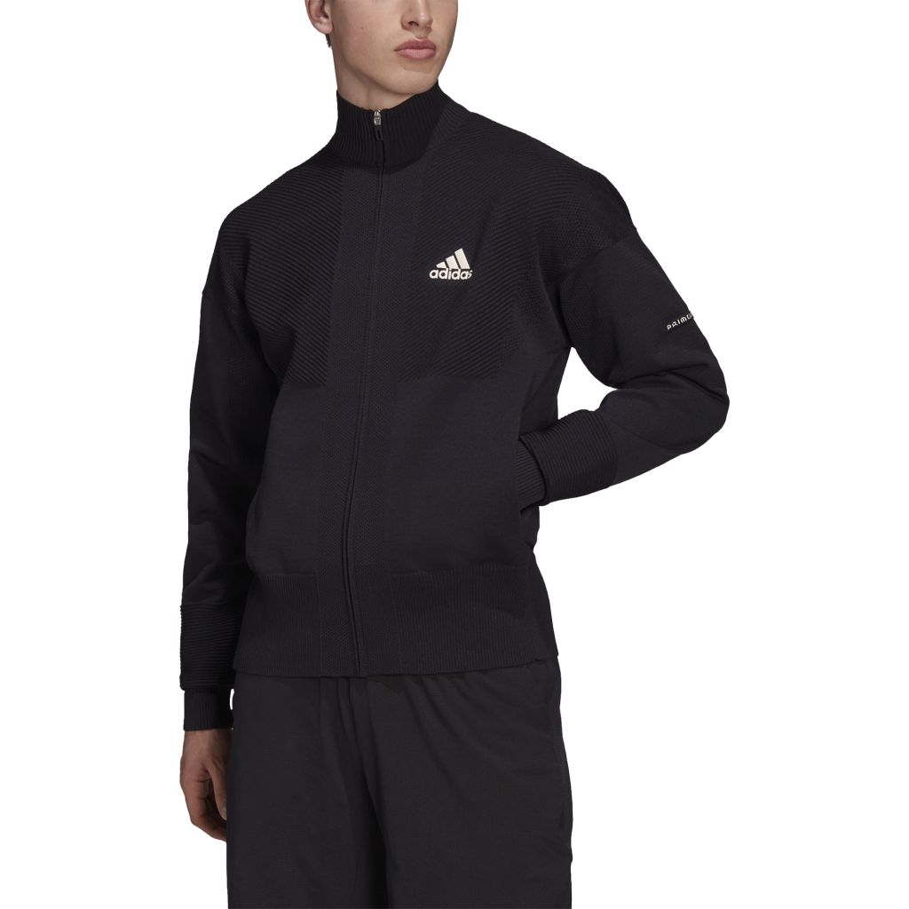 H31381_APP_on-model_front_white