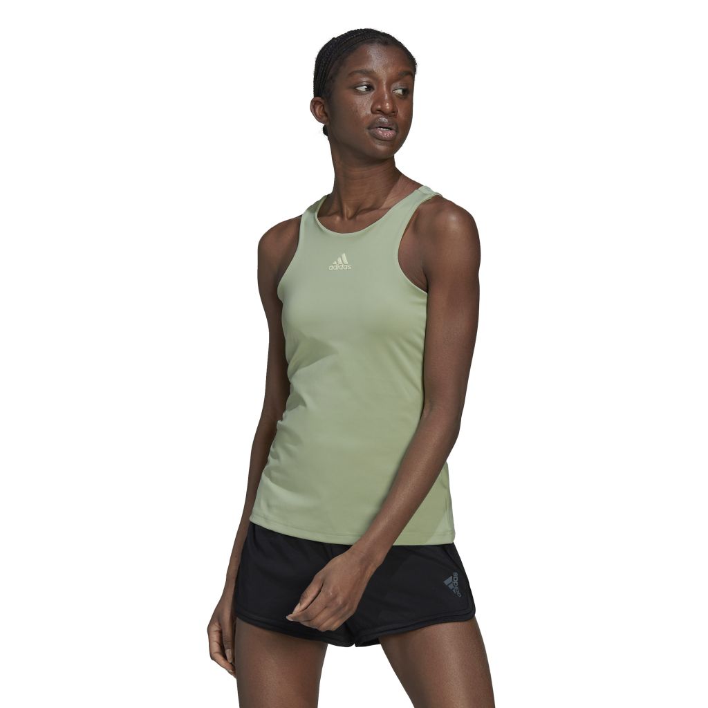 HF0841_3_APPAREL_On-Model_Standard-View_white