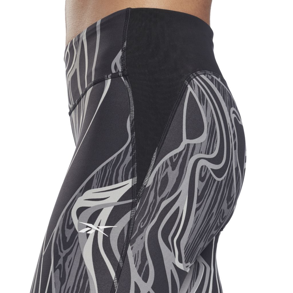 H51741_APP_on-model_detail-1_white