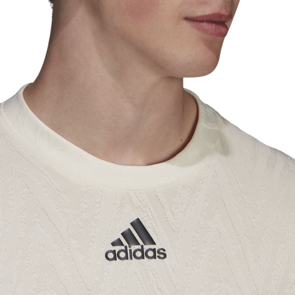 H31412_APP_on-model_detail-1_white