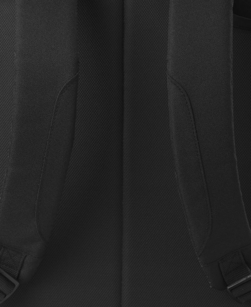 WR8030601_2_LIFESTYLE_BACKPACK_BL-png-high-res