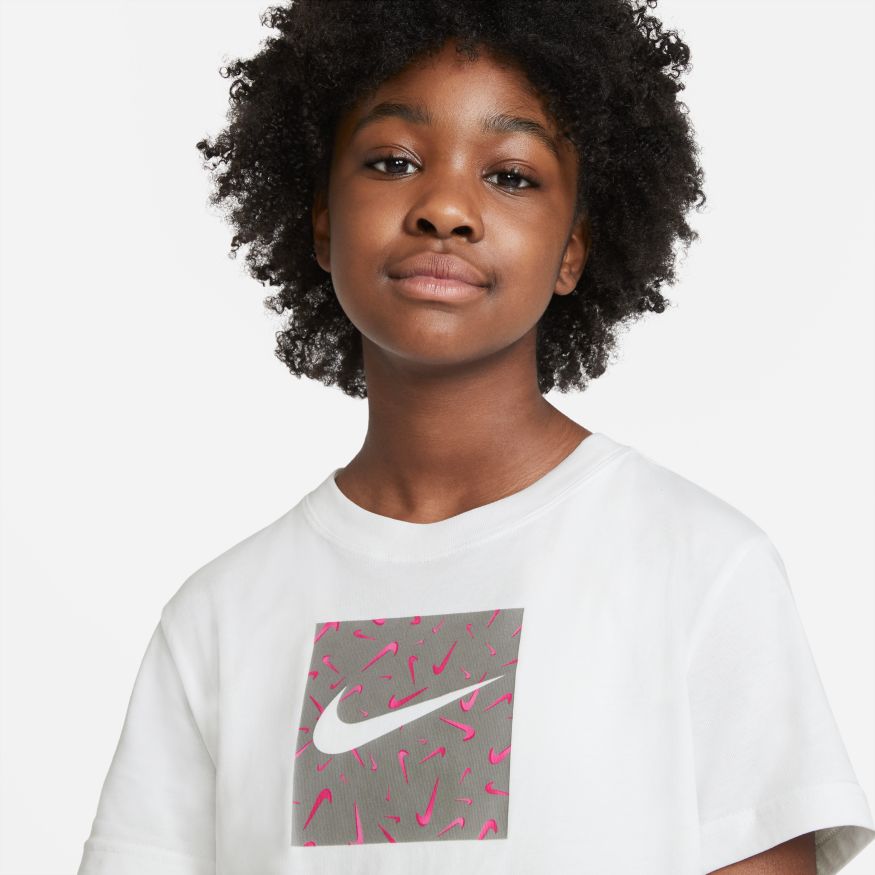 Nike G NSW Tee Swooshfetti BP - white/sunset pulse