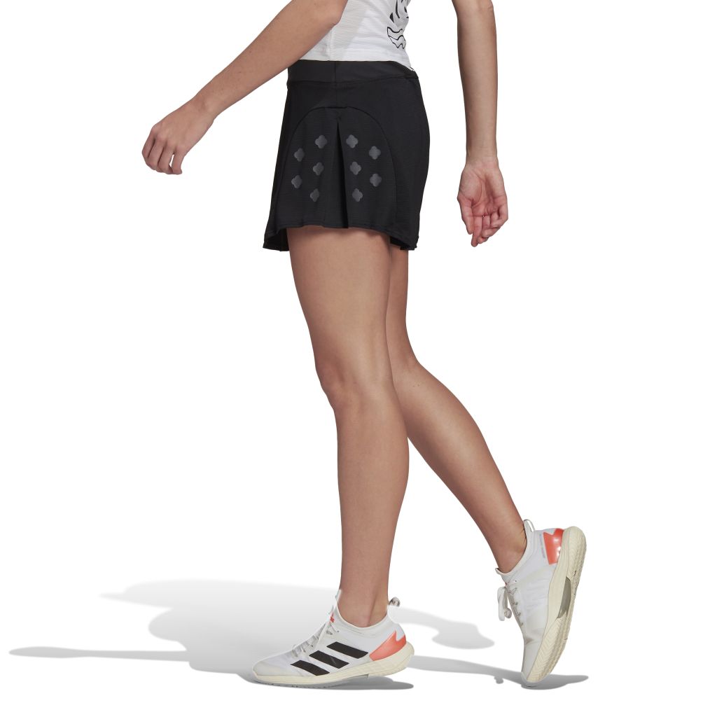 HA7629_5_APPAREL_On-Model_Side-View_white
