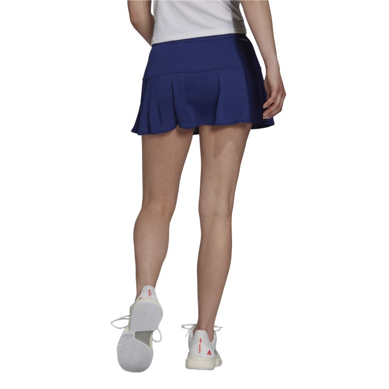 H20990_APP_on-model_back_white