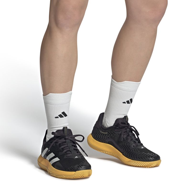 IF0439_10_FOOTWEAR_On-Model_Front-View_white