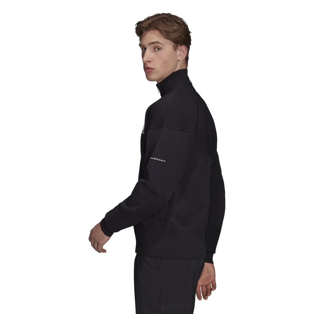 H31381_APP_on-model_side_white