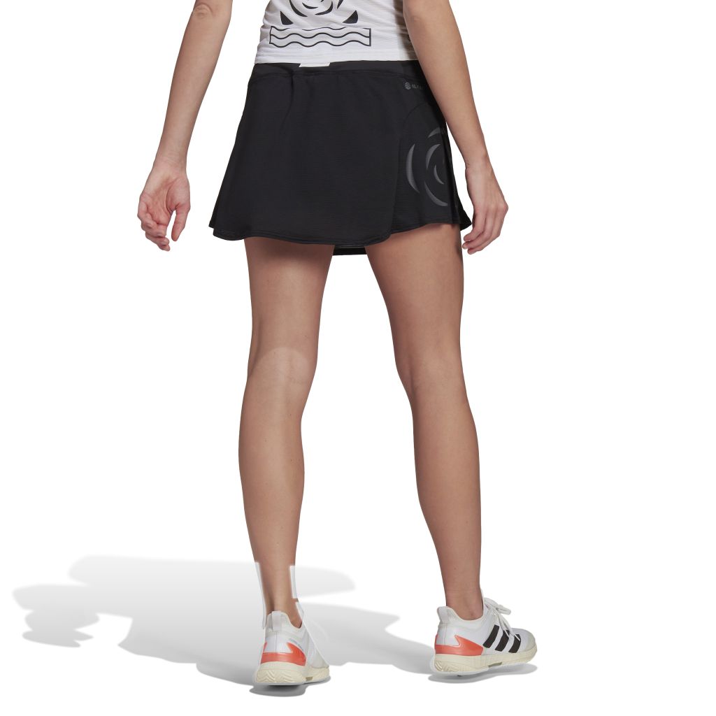 HA7629_4_APPAREL_On-Model_Back-View_white