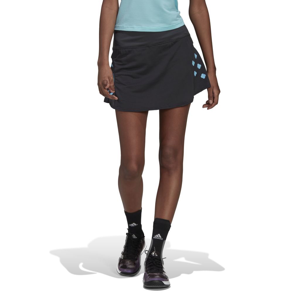 HC7951_3_APPAREL_On-Model_Standard-View_white
