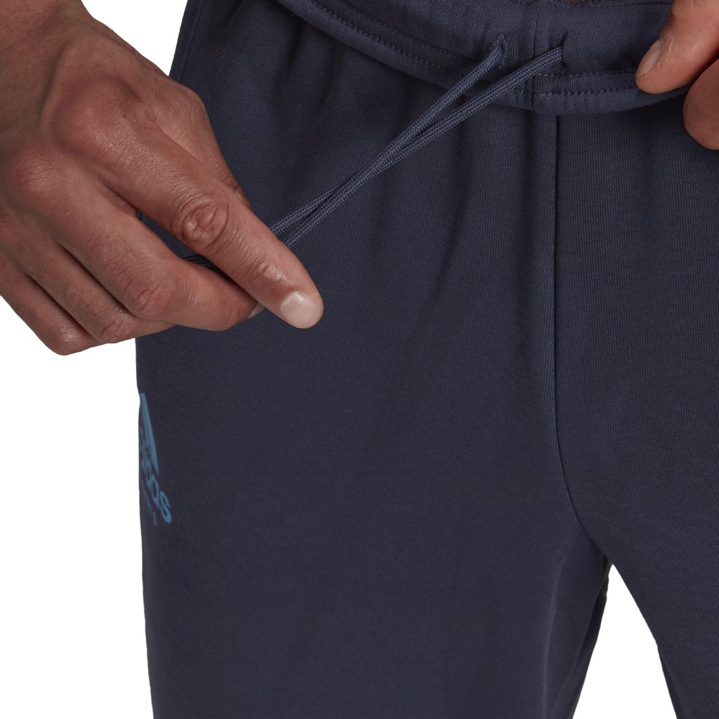 HC7820_APP_on-model_detail-2_white