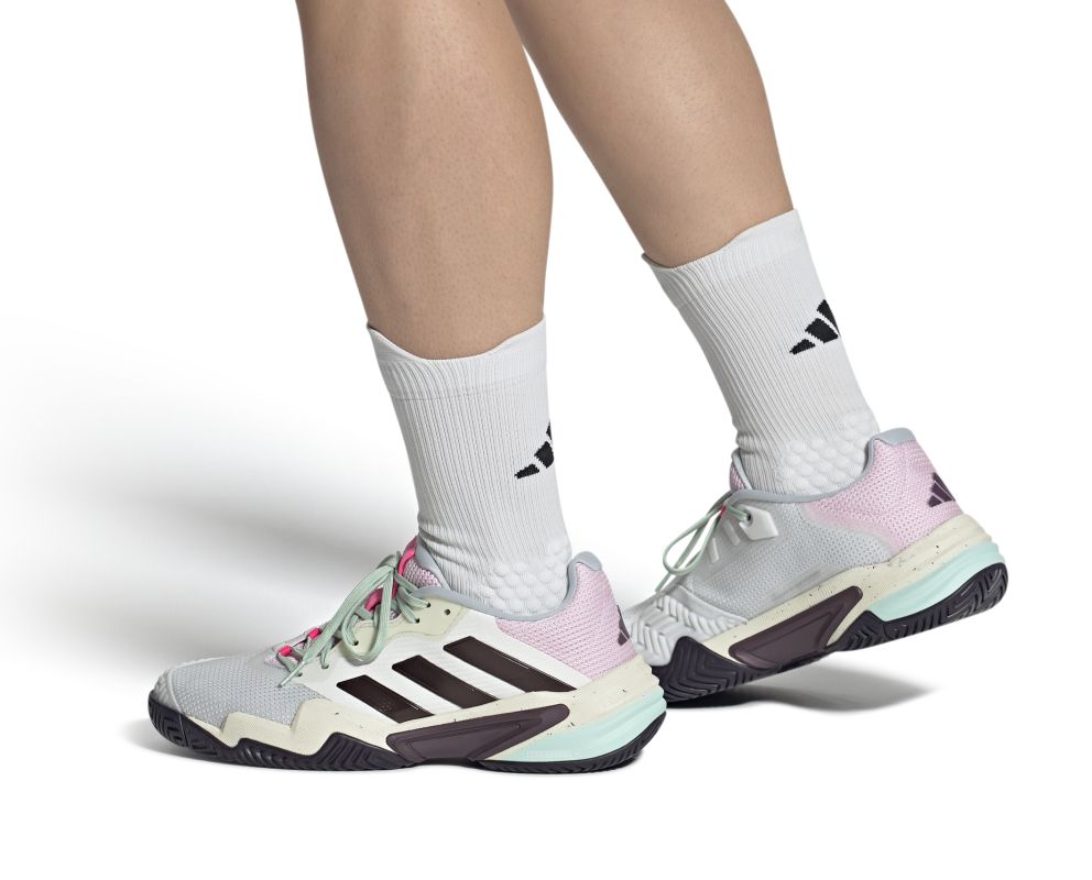 IF7792_10_FOOTWEAR_On-Model_Front-View_white