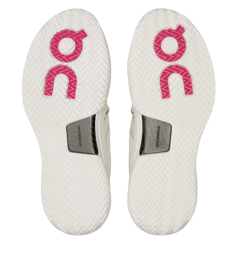 ManOnRogerPro2WhitePink5