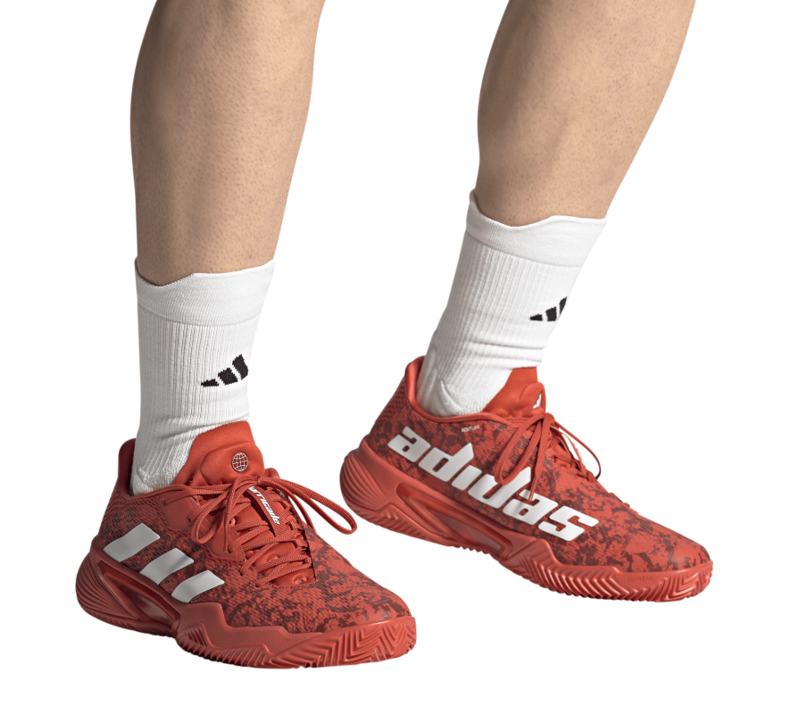 HQ8425_11_FOOTWEAR_On-Model_Front-View_white