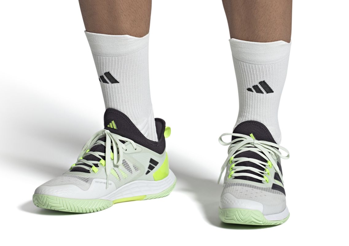 IF0444_11_FOOTWEAR_On-Model_Front-View_white