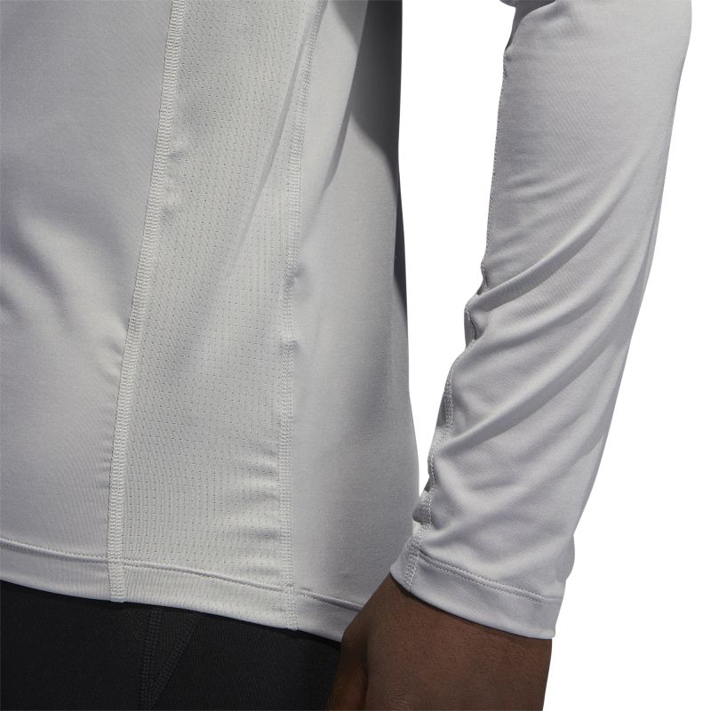 H08816_APP_on-model_detail-2_white