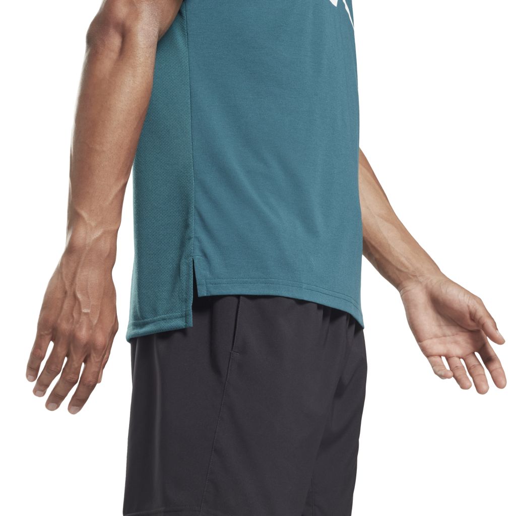 GS6653_APP_on-model_detail-2_white