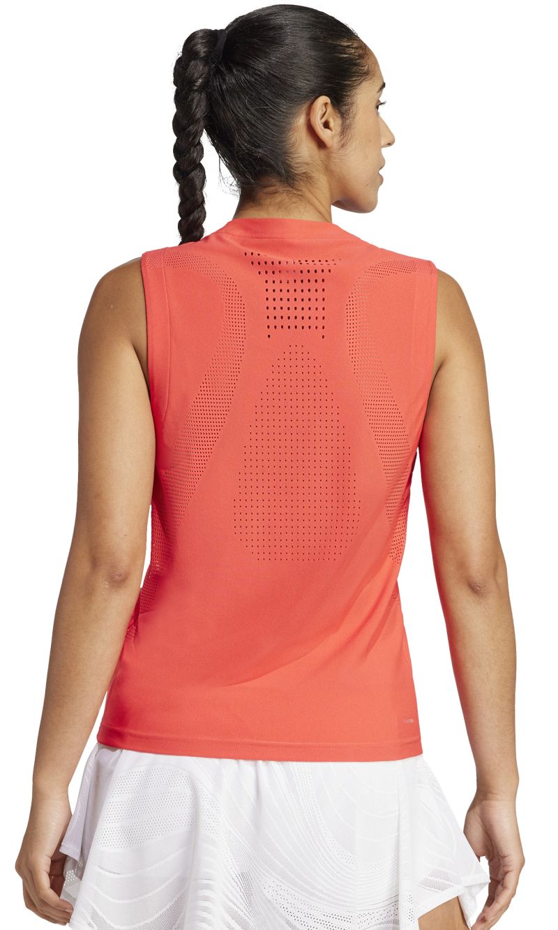 JE7117_4_APPAREL_On-Model_Back-View_white