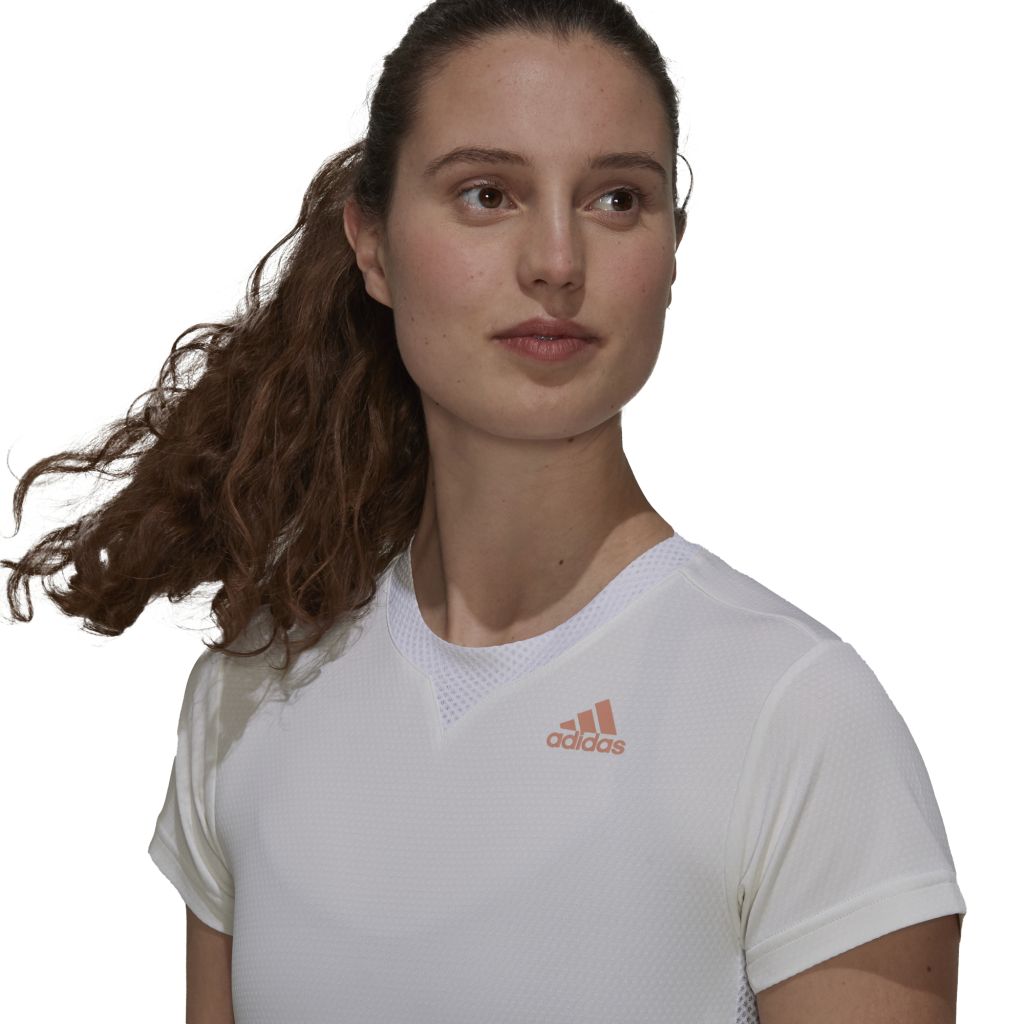 GT7883_APP_on-model_detail-1_white