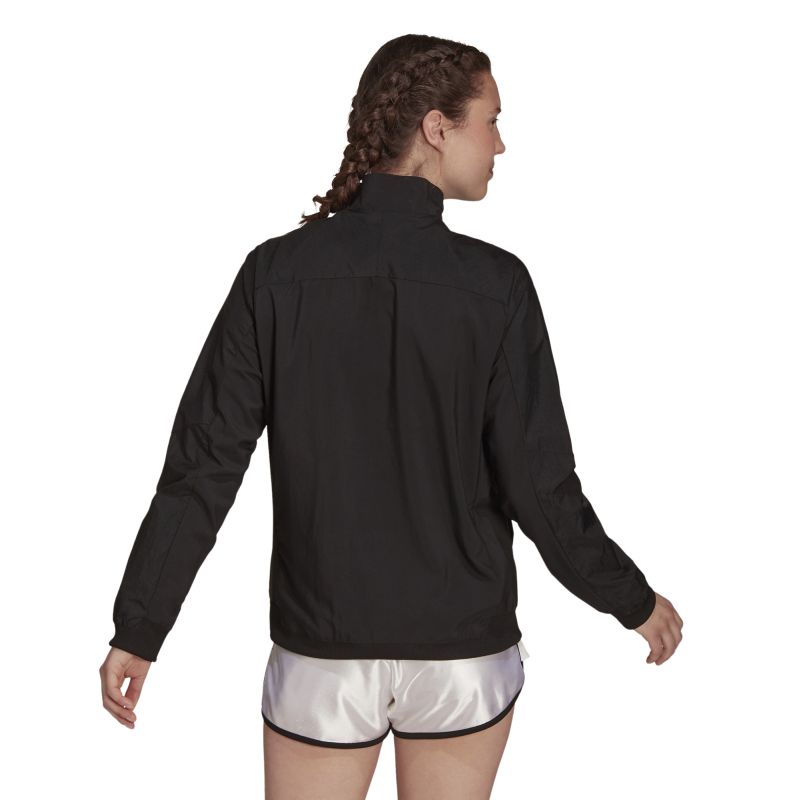 GT7868_APP_on-model_back_white