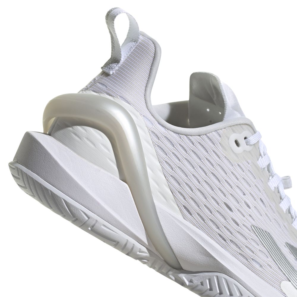 IG9516_9_FOOTWEAR_Photography_Detail-View-2_white