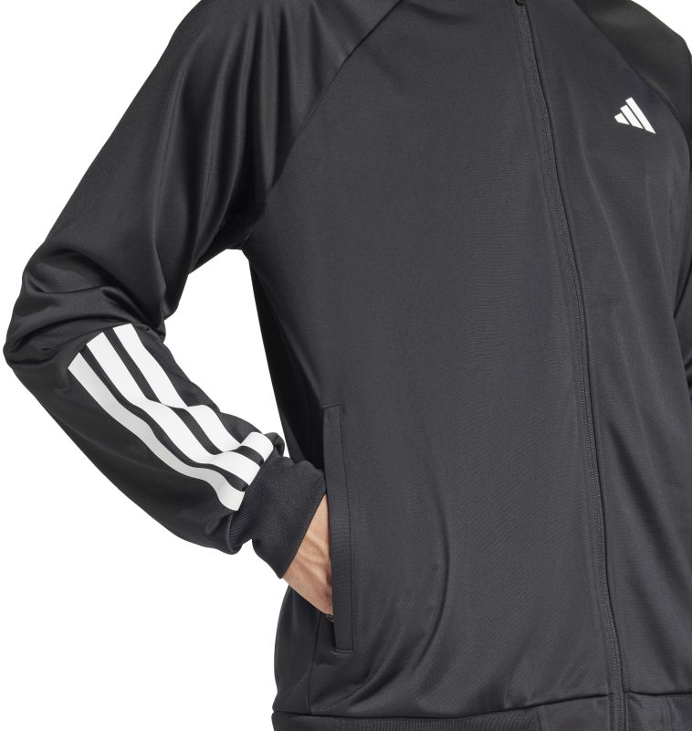 JH3279_6_APPAREL_On-Model_Detail-View-2_white