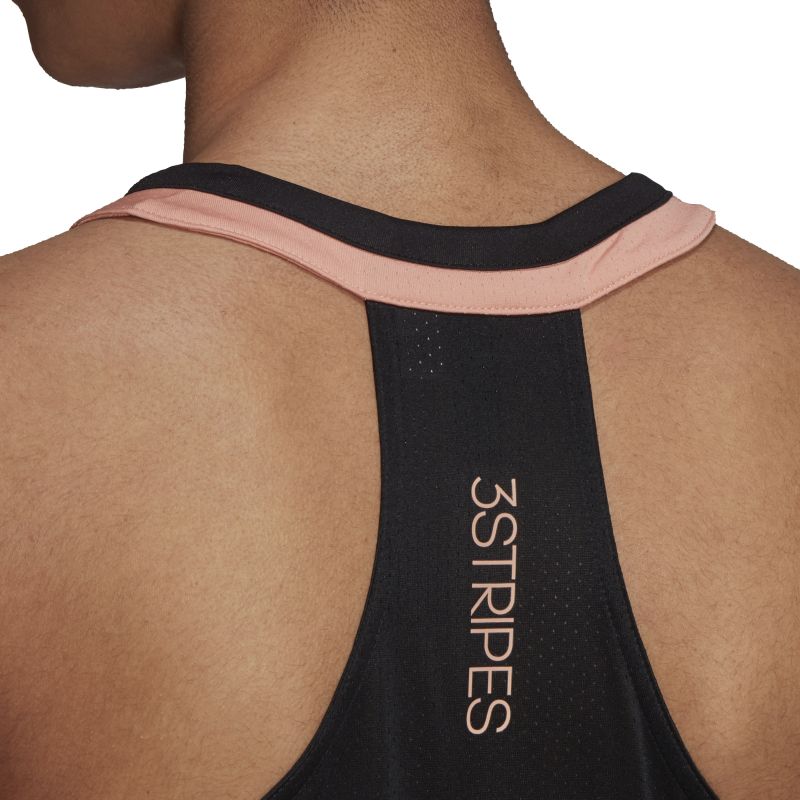 H33701_APP_on-model_detail-2_white