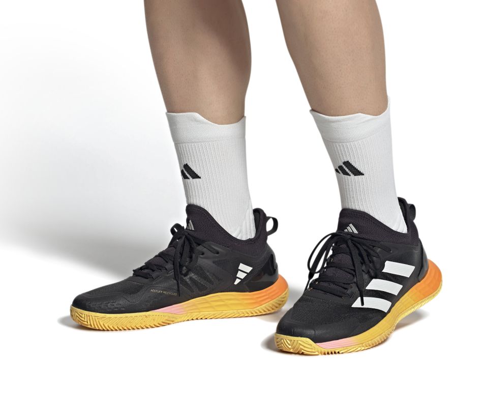 IF0457_10_FOOTWEAR_On-Model_Front-View_white