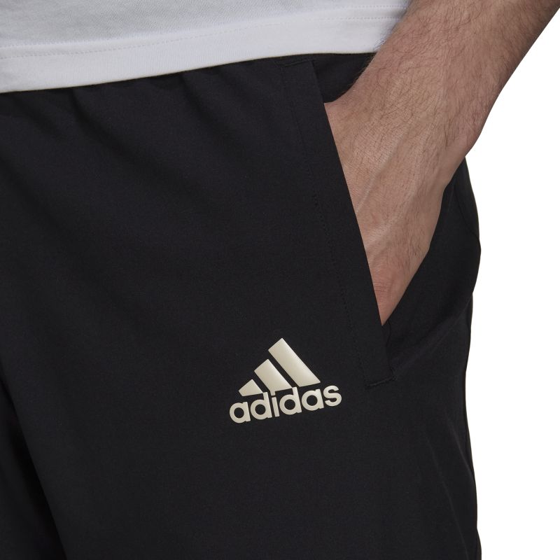 GT7823_APP_on-model_detail-1_white