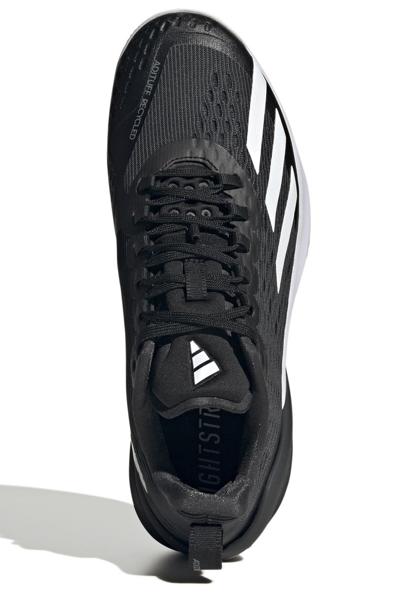 IG9527_3_FOOTWEAR_Photography_Top-Portrait-View_white
