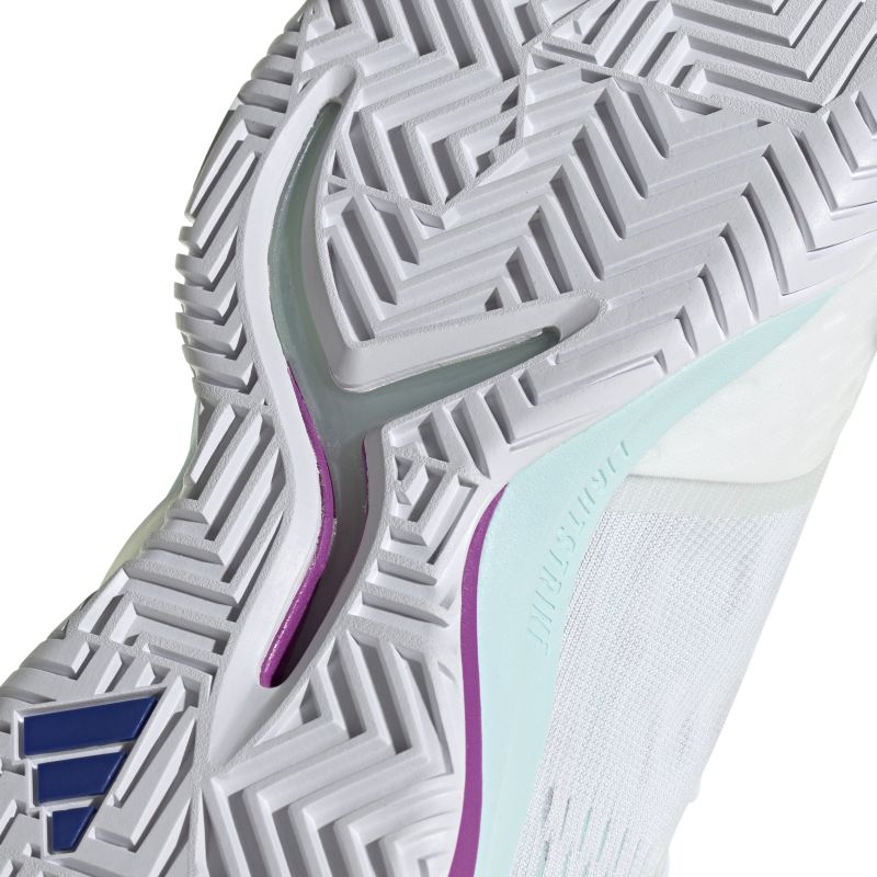 ID8562_9_FOOTWEAR_Photography_Detail-View-2_white
