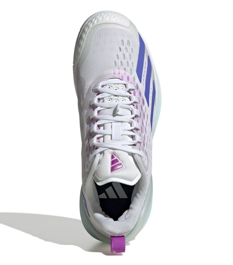 ID8551_3_FOOTWEAR_Photography_Top-Portrait-View_white