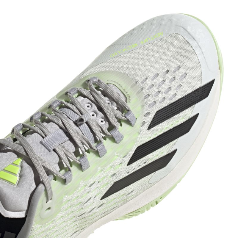 IF0435_9_FOOTWEAR_Photography_Detail-View-2_white