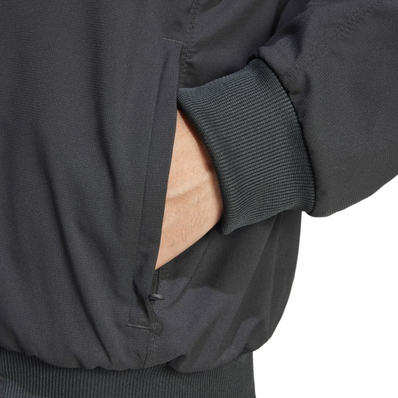 IW6219_8_APPAREL_On-Model_Detail-View-2_white