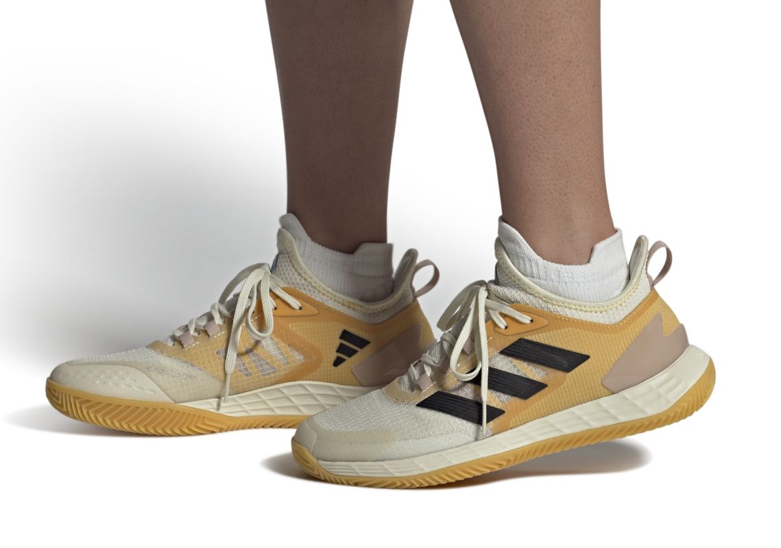 IF0413_10_FOOTWEAR_On-Model_Front-View_white