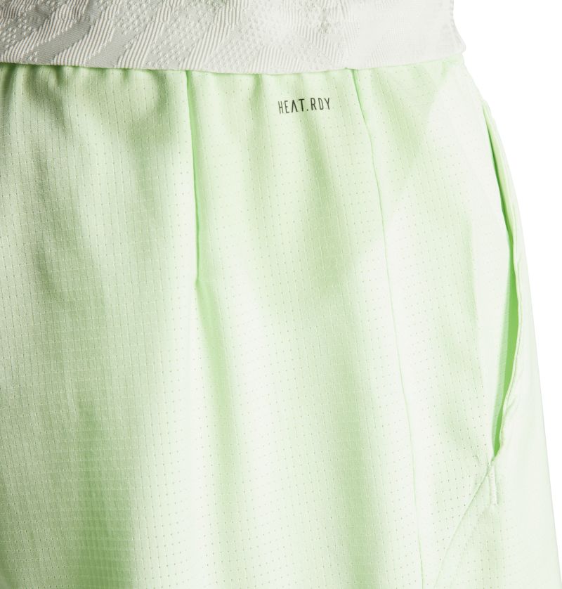 IL7380_8_APPAREL_On-Model_Detail-View-1_white
