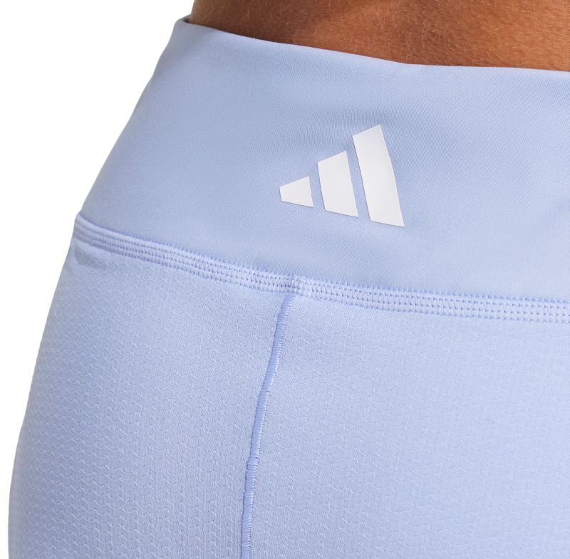 IY0109_6_APPAREL_On-Model_Detail-View-1_white-Photoroom