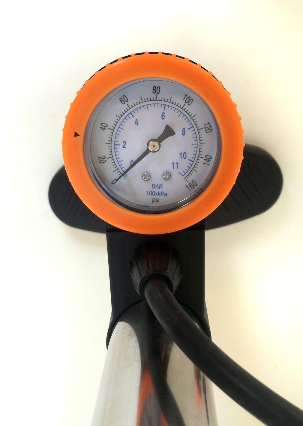 pompka-reczna-60cm-z-cisnieniomierzem-1
