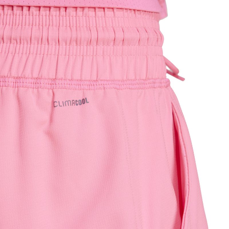 JH3367_8_APPAREL_On-Model_Detail-View-1_white