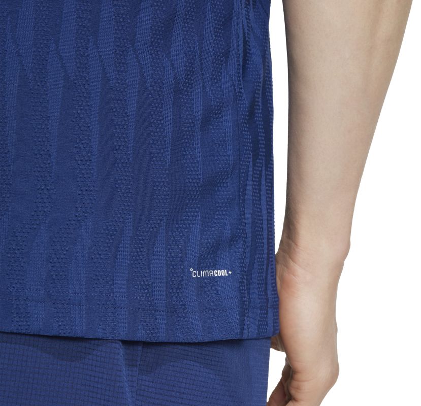 JM3277_6_APPAREL_On-Model_Detail-View-2_white