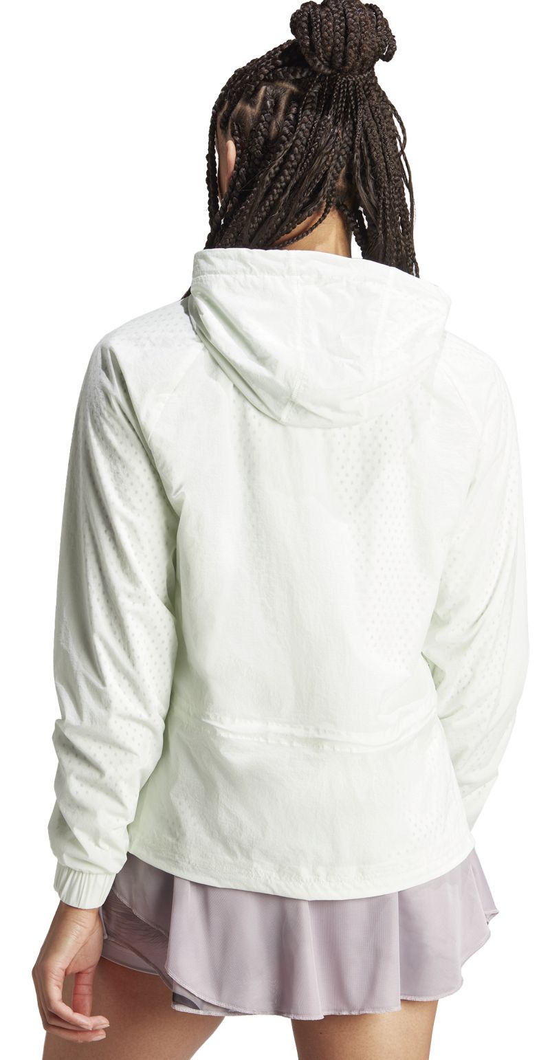 IL7366_5_APPAREL_On-Model_Back-View_white