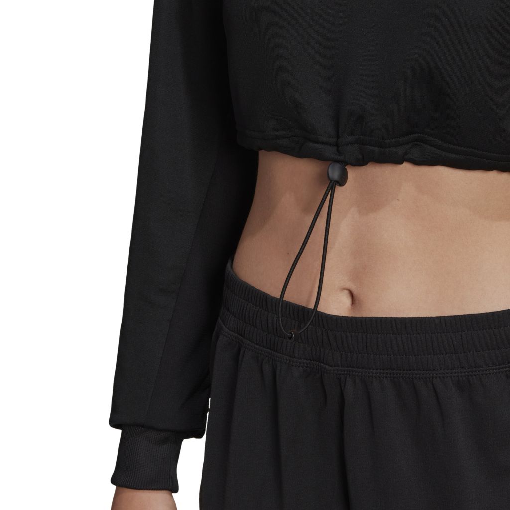 HA7609_APP_on-model_detail-1_white