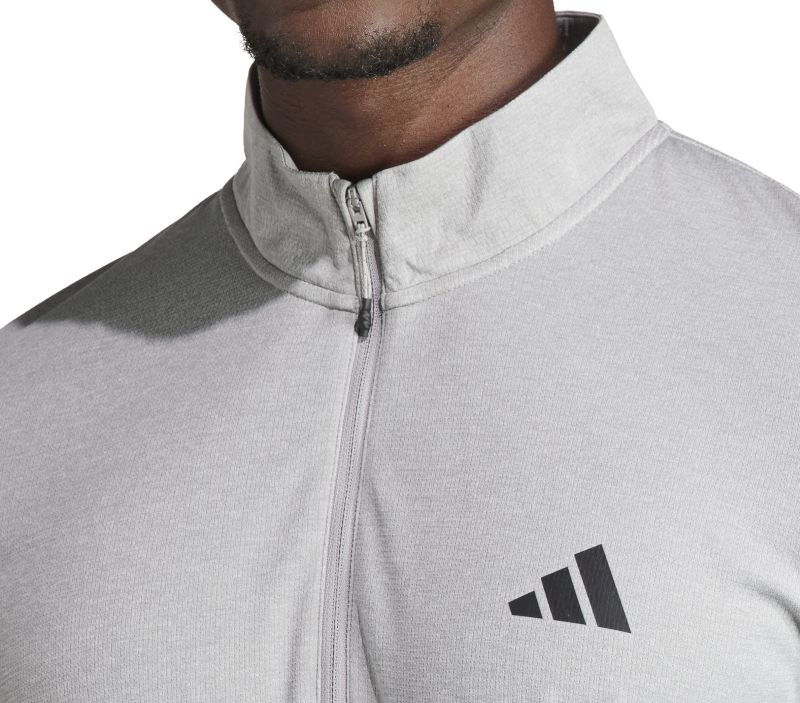 IT5441_8_APPAREL_On-Model_Detail-View-2_white