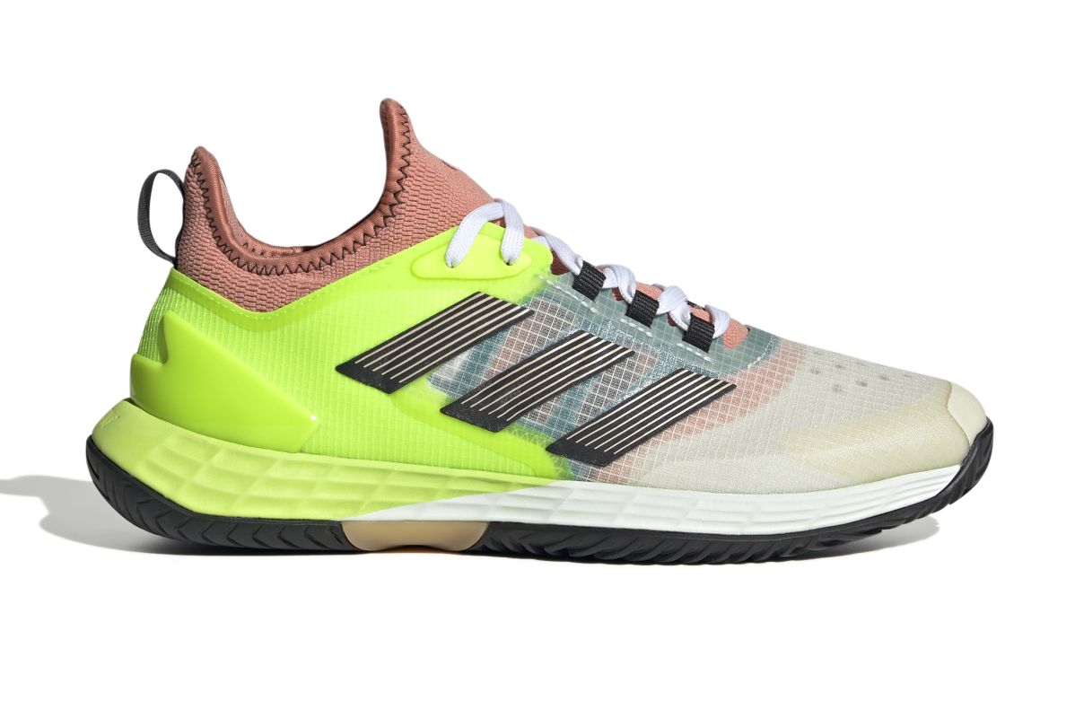 IG5714_1_FOOTWEAR_Photography_Side-Lateral-Center-View_white