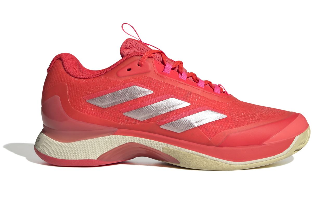 IH0462_1_FOOTWEAR_Photography_Side-Lateral-Center-View_white