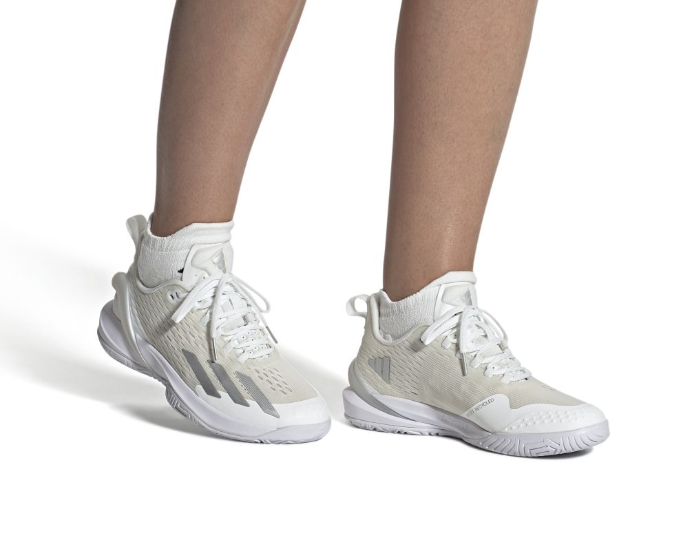IG9516_11_FOOTWEAR_On-Model_Front-View_white