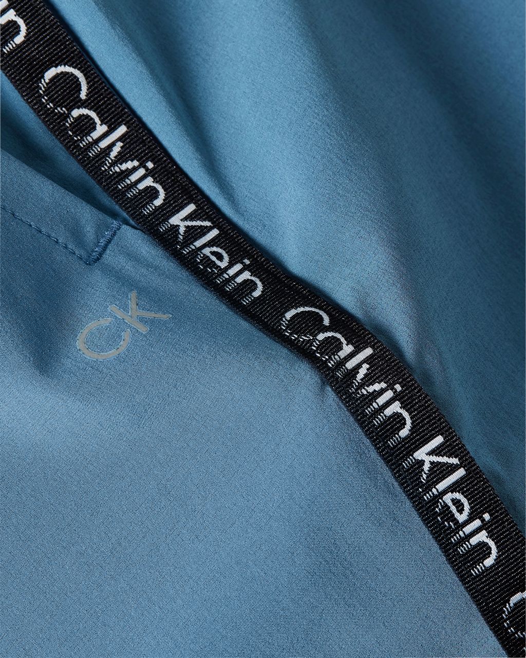 Calvin-Klein_FA2022_64N_00GMF2S80364N_3
