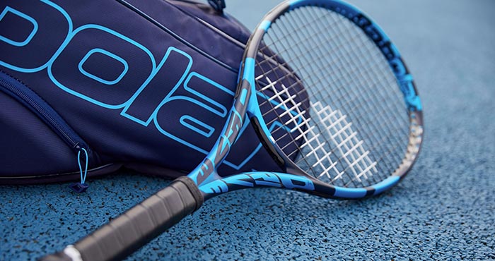Babolat Pure Drive 2021: Ewolucja Siły na Korcie Tenisowym Babolat Pure Drive 2021: Ewolucja Siły na Korcie Tenisowym